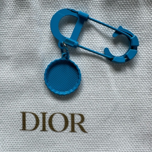 Christian Dior Streetware GWP pin or necklace charm - Picture 5 of 8